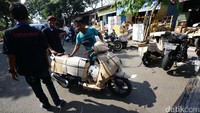 Biaya pengiriman motor ini bervariasi, tergantung jenis motor dan jarak tempuhnya.