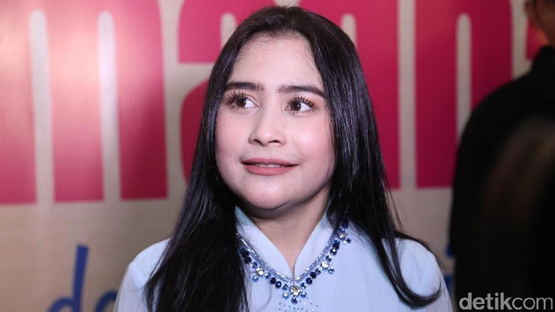 Prilly Latuconsina Dilamar Mantan Pacar? Prilly Latuconsina Dilamar Mantan Pacar?