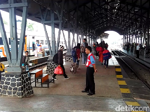 Pemudik mulai terlihat di Stasiun Blitar