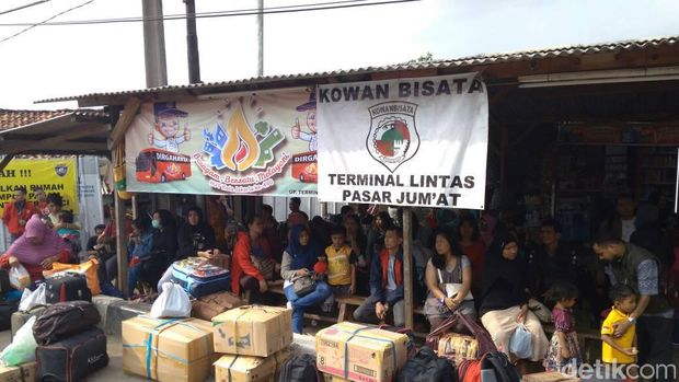  H-4 Lebaran di Terminal Lebak Bulus / 