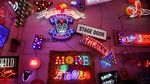 Instagrammable! Kumpulan Lampu Neon Bar dan Resto di London