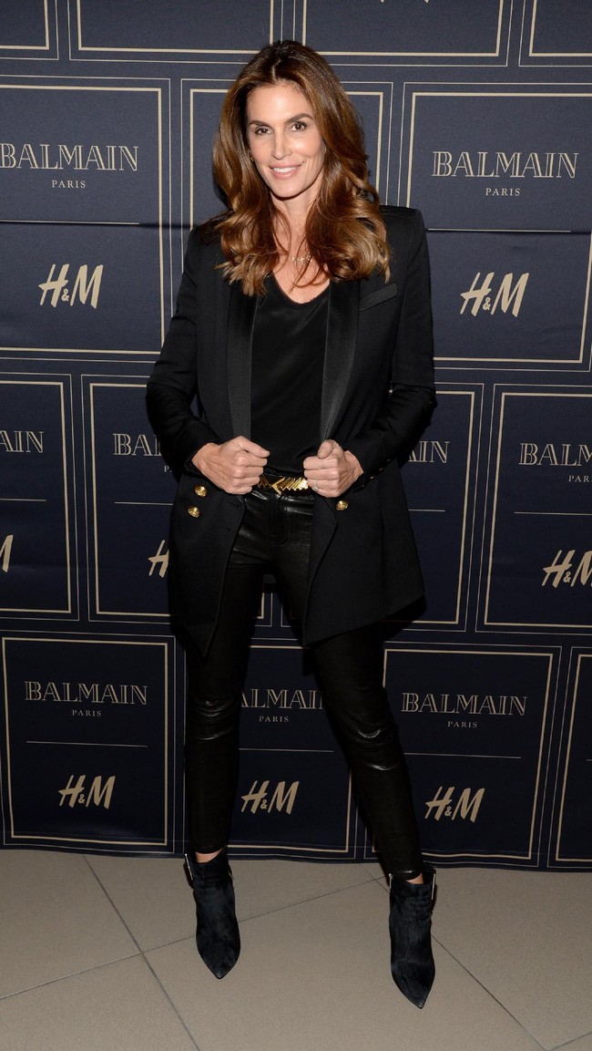 Cindy Crawford attends the Balmain x H&M Los Angeles VIP Pre-Launch on November 4, 2015 in West Hollywood, California.  (Photo by Michael Kovac/Getty Images for H&M)