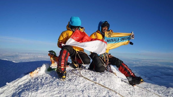 Mahasiswa Universitas Airlangga Capai Puncak Tertinggi Amerika