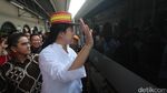 Puan Maharani Lepas Pemudik di Stasiun Senen