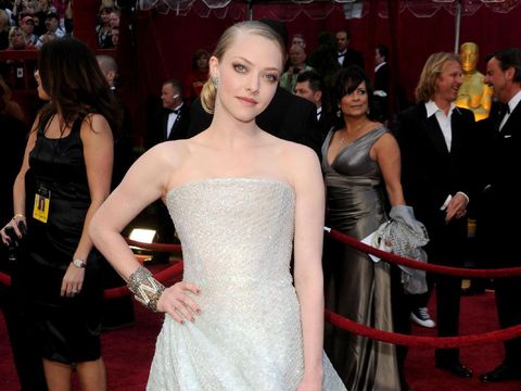HOLLYWOOD - MARCH 07:  Actress Amanda Seyfried arrives at the 82nd Annual Academy Awards held at Kodak Theatre on March 7, 2010 in Hollywood, California.  (Photo by Jason Merritt/Getty Images)