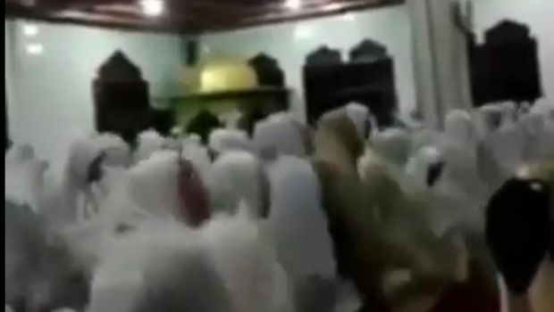 Viral Video Jamaah 'Joget' dan Tradisi Ratik Tagak di Minang.