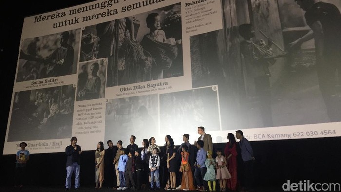 Darwis Triadi Lelang Foto di Premier Surat Kecil untuk Tuhan