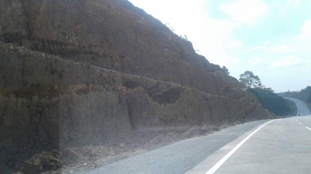 Kondisi jalan tol Batang-Kendal.