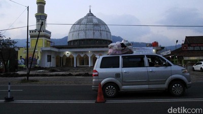 Mobil Berkonde di Jalur Mudik