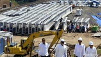 Bersama Menteri PUPR Basuki Hadimuljono, Seskab Pramono Anung dan Dirut PT Trans Jabar Tol Muhammad Sadeli mereka meninjau pembangunan tol Bogor-Ciawi-Sukabumi (Bocimi) Seksi I, Kabupaten Bogor, Jawa Barat, Rabu (21/6).