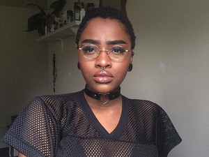 Dianggap Inspiratif, Wanita Pamer Ketiak Hitam Ini Jadi Viral