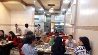 Restoran Sabana Nasi Kapau ada di Jalan Melawai Raya No. 21 A. Restoran ini sudah ada sejak tahun 1988.