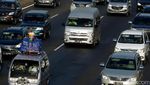Ribuan Kendaraan Pemudik Mulai Padati Tol Cikampek