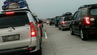 Menaruh barang di atap mobil juga mempengaruhi keaerodinamisan mobil. Foto: wawan/pasangmata.com