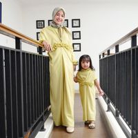 Inspirasi Tampil Berbaju Kembar Bareng Anak ala Selebriti Saat Lebaran
