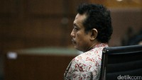 Kasubdit Bukti Permulaan Direktorat Penegakan Hukum Ditjen Pajak, Handang Soekarno menjalani persidangan dengan agenda tuntutan di Pengadilan Tipikor, Jakarta.