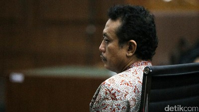 Kasubdit Pajak Dituntut 15 Tahun Penjara