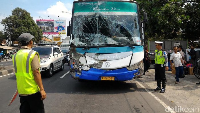 Bus Pemudik Tabrak 2 Mobil dan 3 Motor di Boyolali, 1 Orang Tewas
