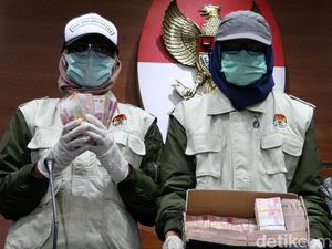 KPK Tunjukkan Barbuk Uang Suap Gubernur Bengkulu