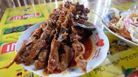 Sate blengong khas Brebes dengan kuah santan
