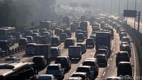 Pemudik berangkat lebih awal ke kampung halaman untuk menghindari kemacetan parah.