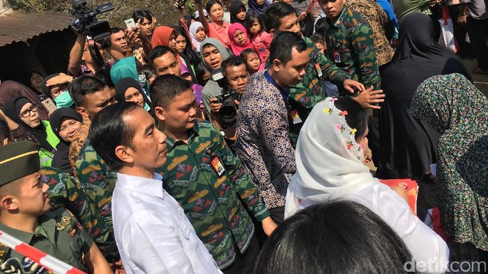 Kata Iriana Soal Tampilan Jokowi yang Kembali Formal Saat Blusukan