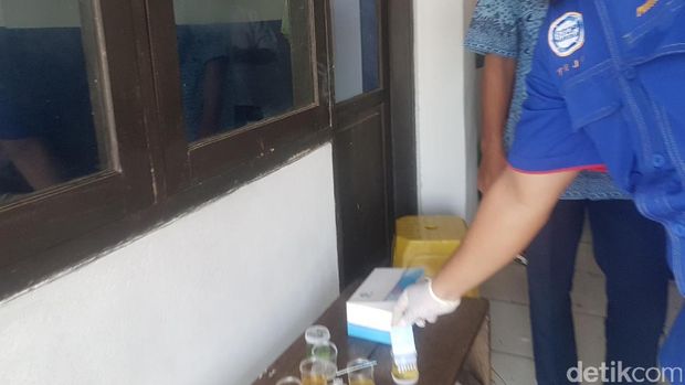 Sopir bus di Serang dites urine.