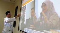 Ketua Bawaslu, Abhan menjelaskan wajah baru website Bawaslu yang lebih komunikatif. 