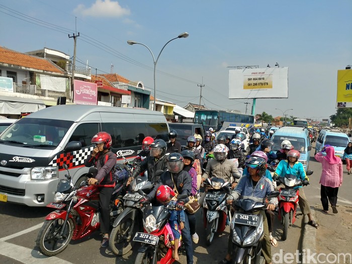 Pemudik Motor Mulai Padati Jalur Pantura Cirebon