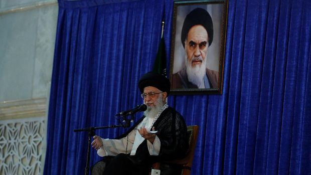 Ayatollah Ali Khamenei Iran's Supreme Leader Ayatollah Ali Khamenei delivers a speech during a ceremony marking the death anniversary of the founder of the Islamic Republic Ayatollah Ruhollah Khomeini, in Tehran, Iran, June 4, 2017. TIMA via REUTERS ATTENTION EDITORS - THIS IMAGE WAS PROVIDED BY A THIRD PARTY. FOR EDITORIAL USE ONLY.