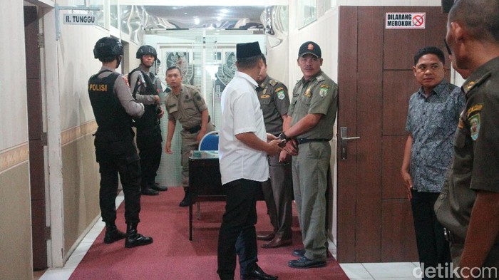 KPK Geledah Ruang Kerja Gubernur Bengkulu