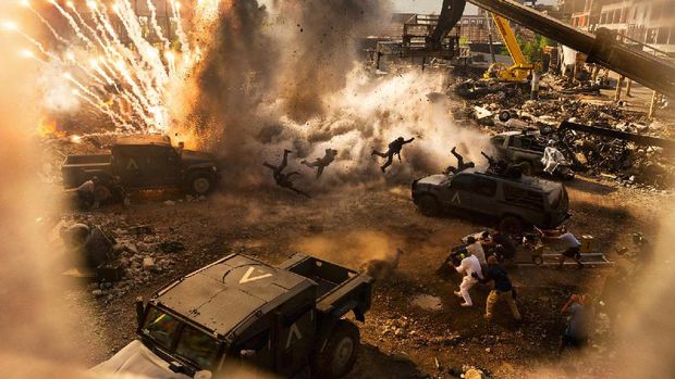 Screenshoot film 'Transformer: The Last Knight'