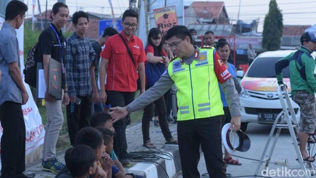 Kakorlantas Irjen Royke Lumowa mengecek lalin di Tol darurat Brebes-Gringsing.
