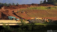 Pemerintah terus melakukan percepatan pada berbagai proyek pembangunan infrastruktur nasional. Salah satu yang mendapat perhatian khusus adalah proyek jalan tol Cileunyi-Sumedang-Dawuan (Cisumdawu).