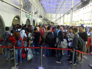 Arus Mudik, Penumpang Kereta di Stasiun Senen Capai 26.000/Hari