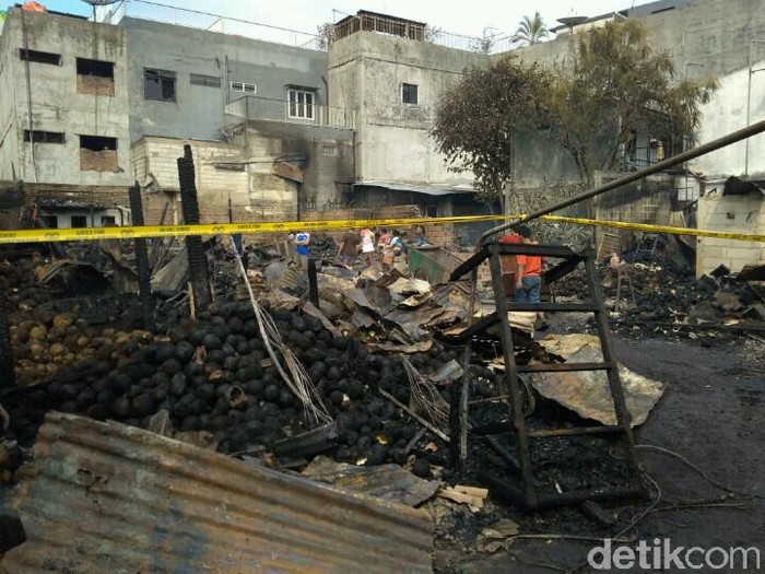 Ini Kondisi Bedeng dan Lapak yang Terbakar di Pasar Kebayoran Lama