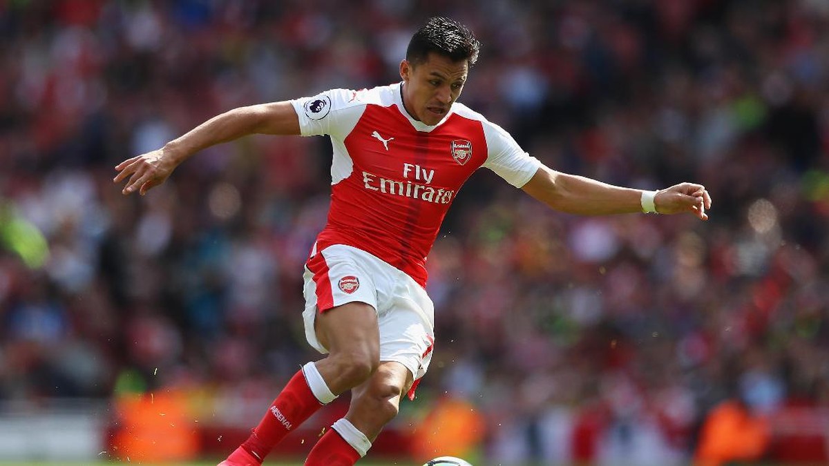 Alexis Sanchez bisa main lawan Liverpool (Clive Mason/Getty Images)