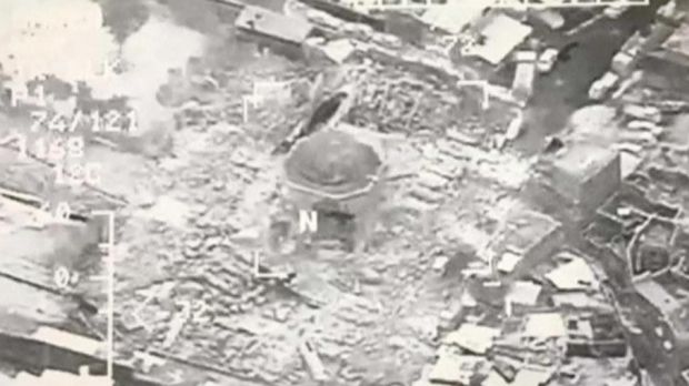 Foto dari udara menunjukkan Masjid Al-Nuri tinggal puing