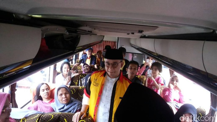 Anies Lepas Rombongan Mudik Perantauan Minang di Jakarta