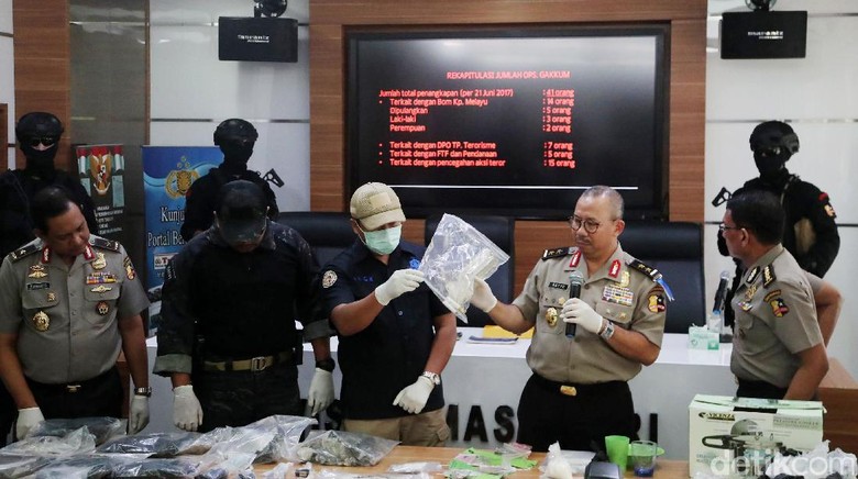 Densus 88 Tangkap 41 Orang, 9 Jadi Tersangka Bom Kampung Melayu Densus 88 Tangkap 41 Orang, 9 Jadi Tersangka Bom Kampung Melayu
