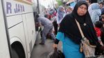 Terminal Bayangan Dipadati Pemudik