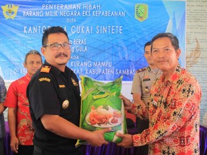 Gula dan Beras Ilegal Hasil Sitaan Dibagikan ke Masyarakat