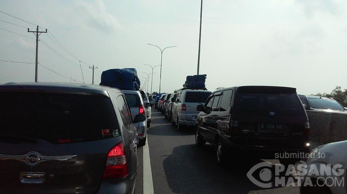 Ada Sistem Buka Tutup, Tol Brexit ke Pemalang Macet