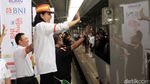 Menteri Rini Lepas Mudik Bareng BNI Naik Kereta Api
