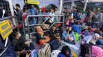 Pemudik Padati Stasiun Pasar Senen