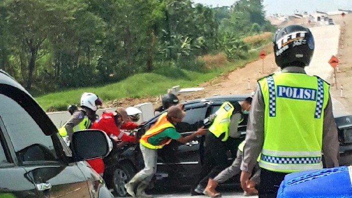 Kecelakaan Sedan Terjadi di Tol Darurat Brebes-Gringsing