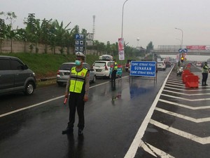 Lalin di Tol Cikampek Macet 4 Km Jelang Rest Area Cikarang