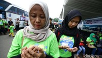 Berdoa sebelum berangkat.