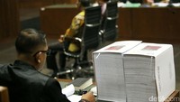 Kedua terdakwa diyakini melanggar Pasal 3 UU nomor 20 tahun 2001 tentang Pemberantasan Tindak Pidana Korupsi.