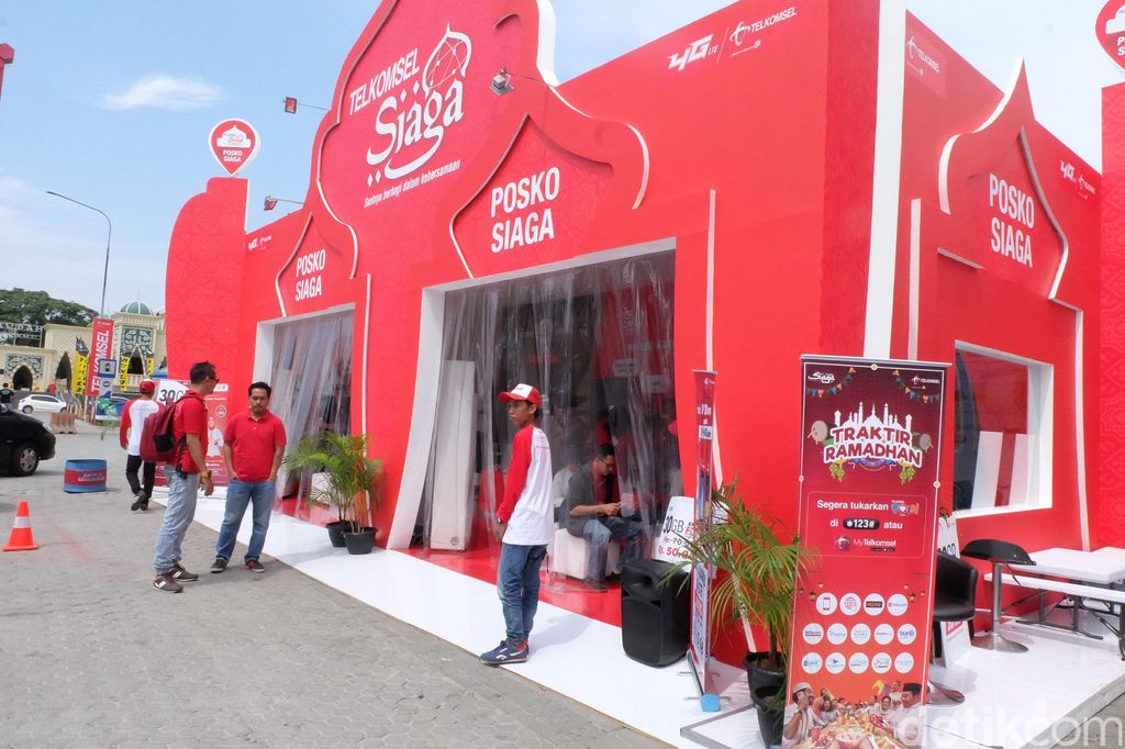 Asyiknya Posko Mudik Telkomsel, Bisa Pijat Hingga Cukur Rambut Asyiknya Posko Mudik Telkomsel, Bisa Pijat Hingga Cukur Rambut